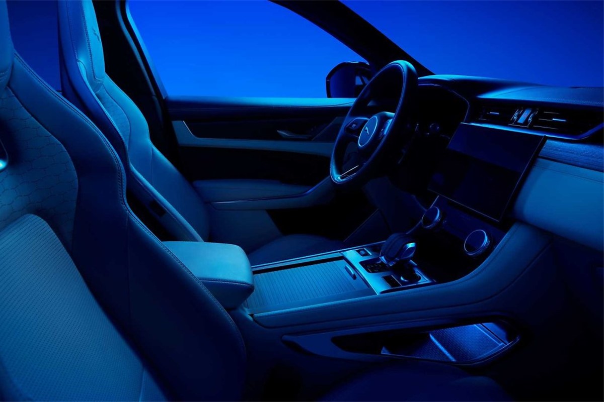 "한국은 안팔려서 철수! 일본에서는?" 재규어 FPACE 2025